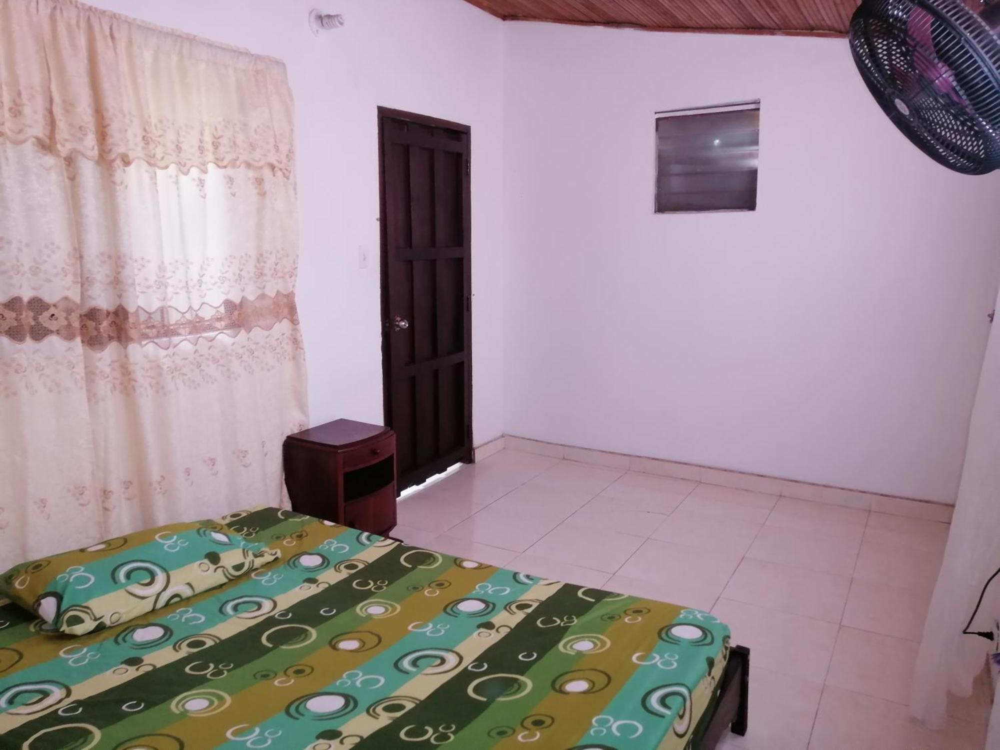 Hotel Low Cost La Dorada Buitenkant foto