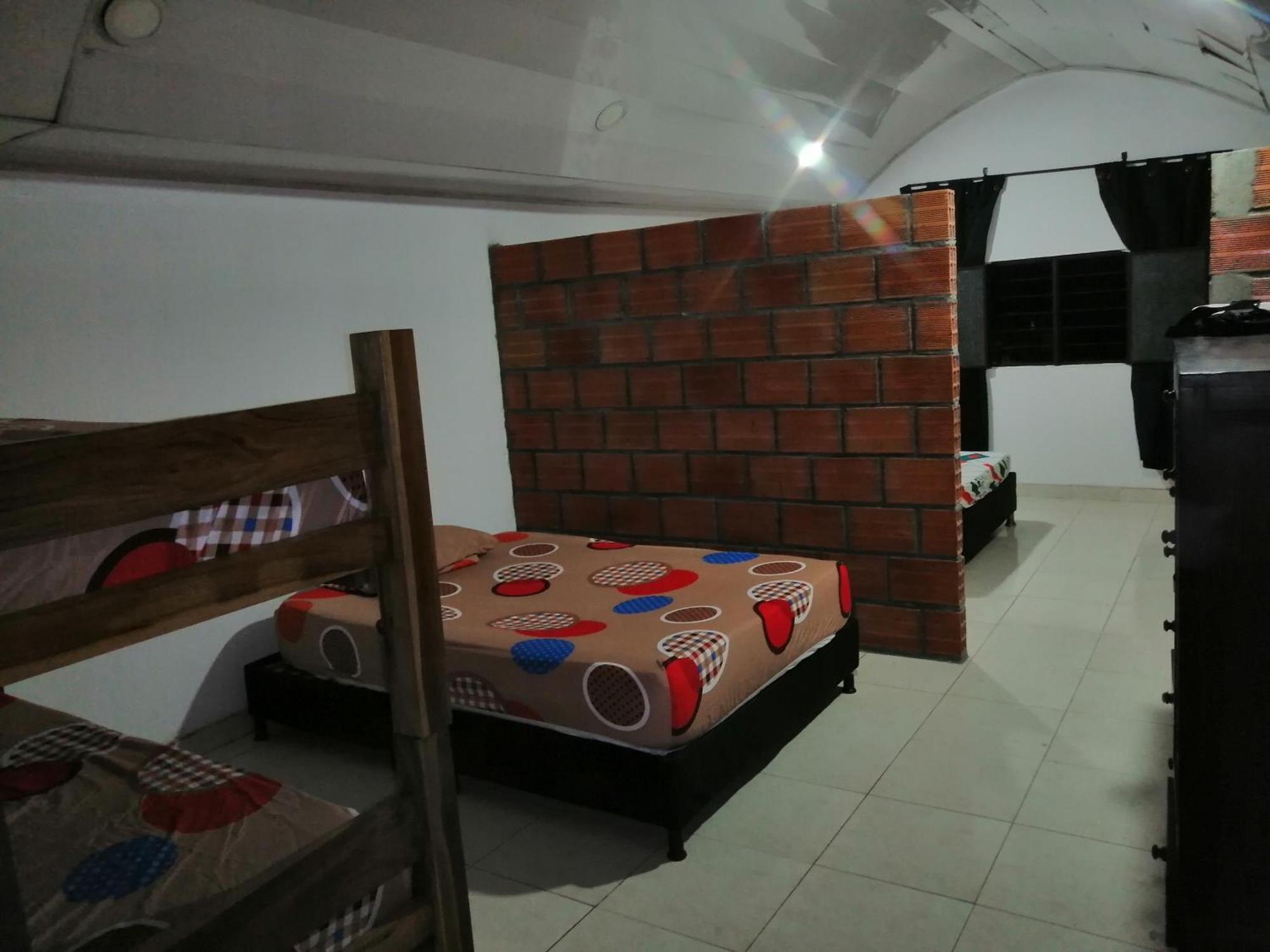 Hotel Low Cost La Dorada Buitenkant foto