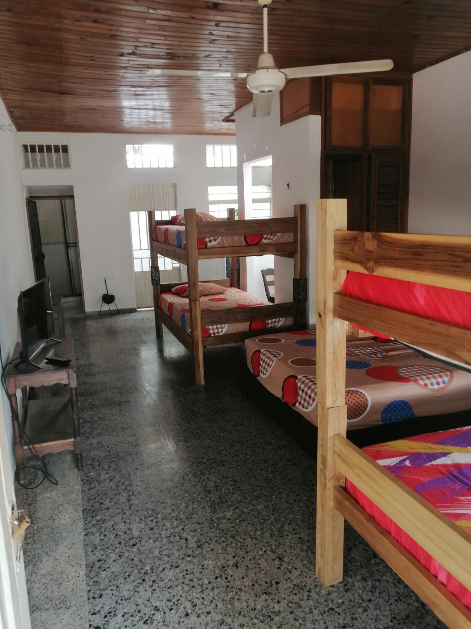 Hotel Low Cost La Dorada Buitenkant foto