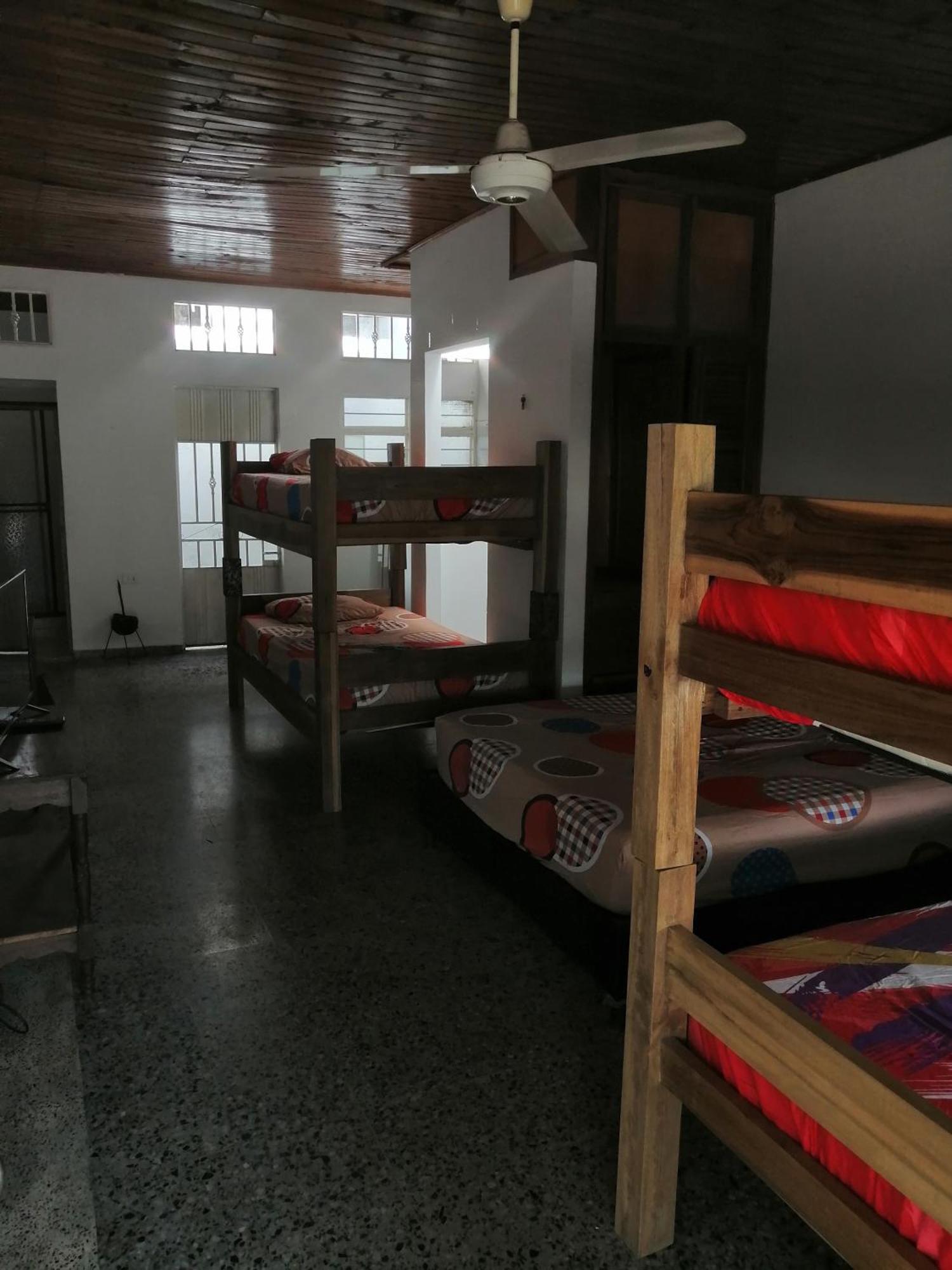 Hotel Low Cost La Dorada Buitenkant foto
