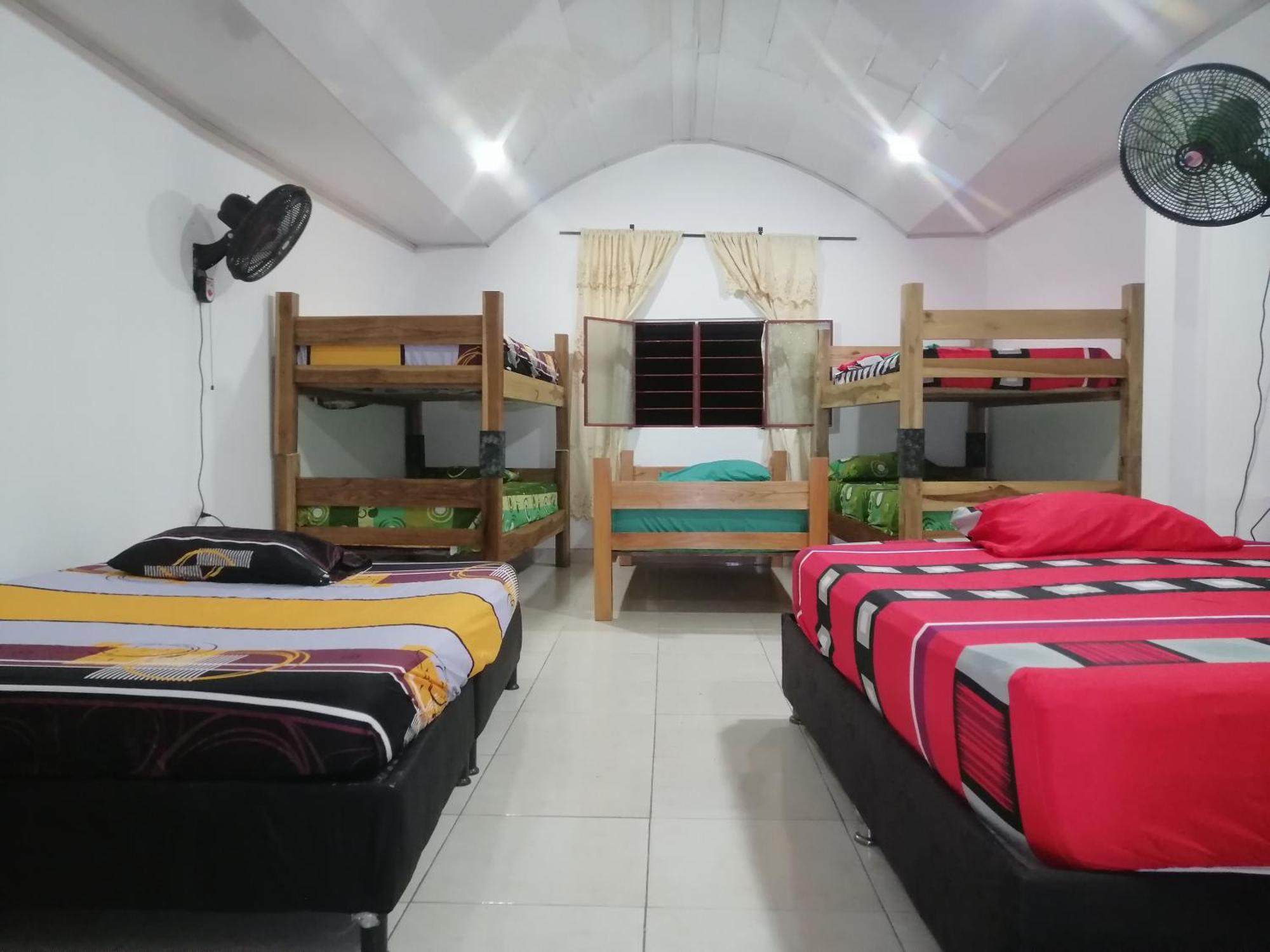 Hotel Low Cost La Dorada Buitenkant foto
