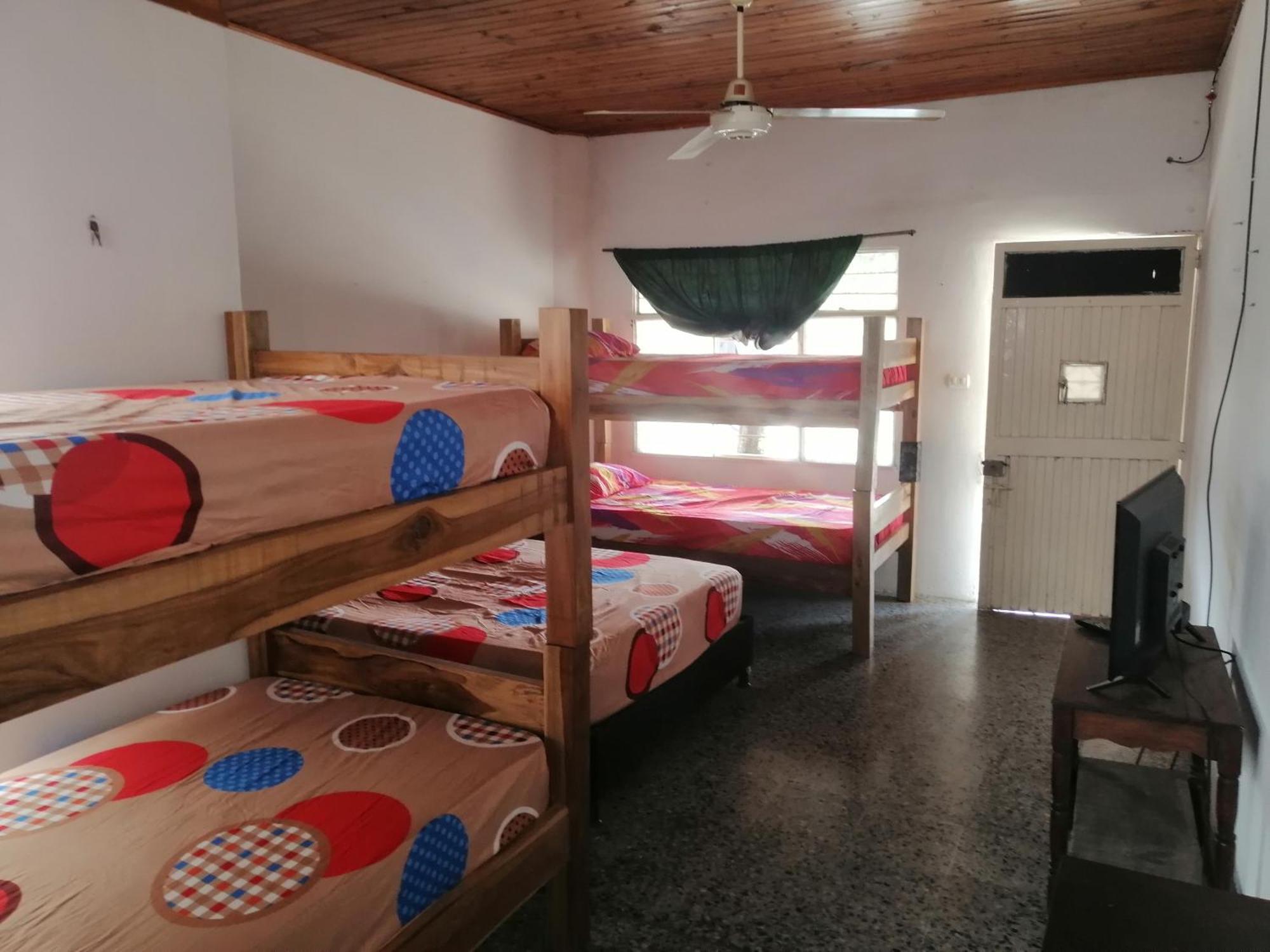 Hotel Low Cost La Dorada Buitenkant foto