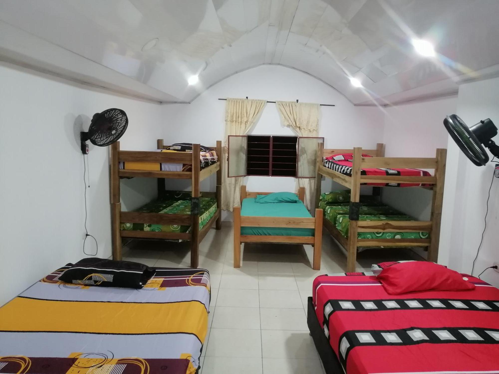 Hotel Low Cost La Dorada Buitenkant foto